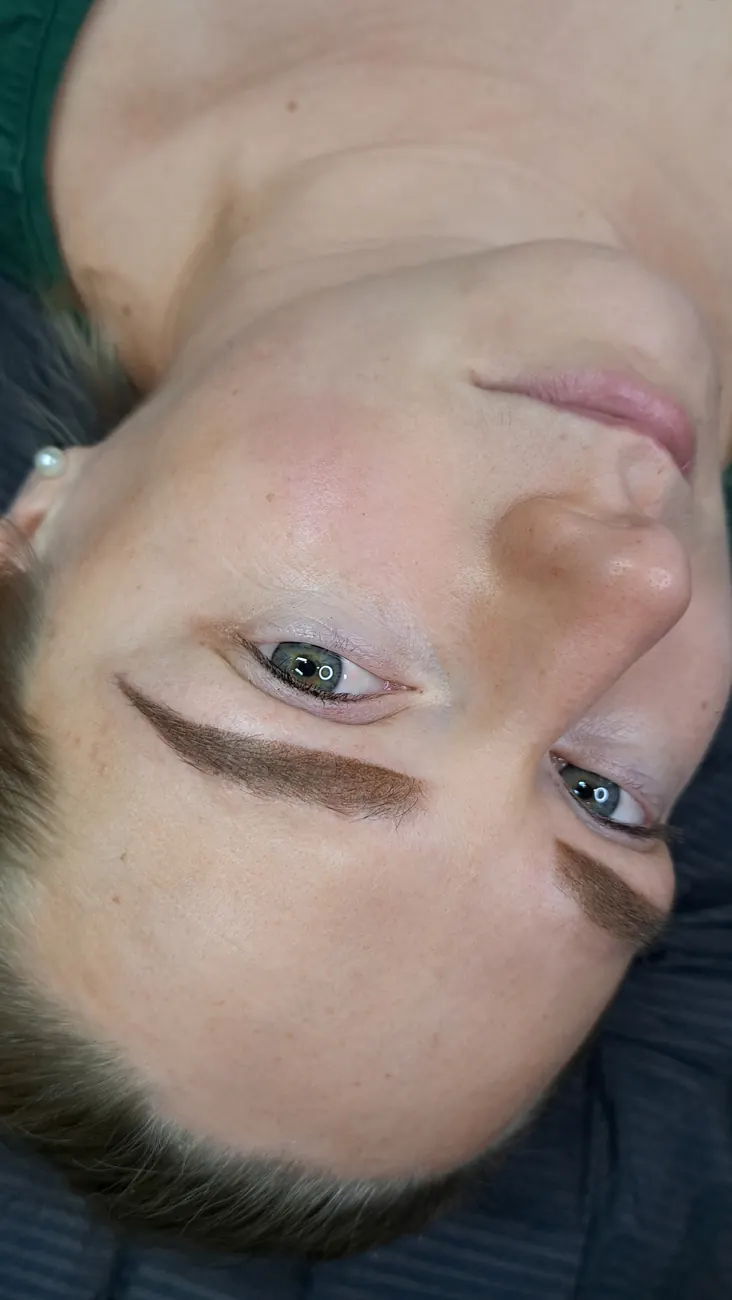Pudrové obočí – powder brows